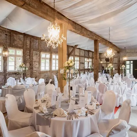 Jagdschloss Moenchbruch 3*