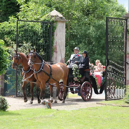 Otel Jagdschloss Moenchbruch