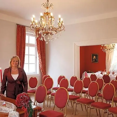 Hotel Jagdschloss Moenchbruch 3*