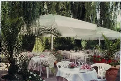 Jagdschloss Moenchbruch 3*