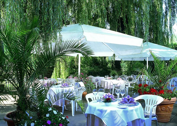 호텔 Jagdschloss Moenchbruch 모르펠덴발도르프