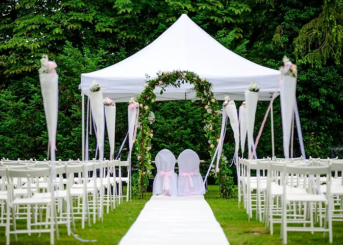 Jagdschloss Moenchbruch 호텔 모르펠덴발도르프